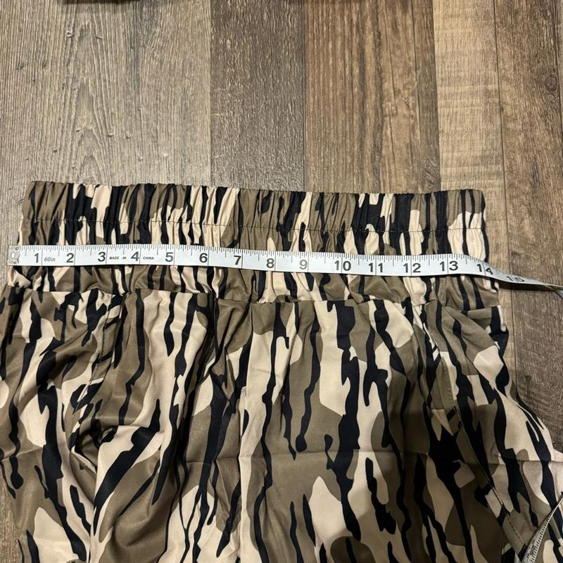 Womens Bottlomland Camo athletic material shorts