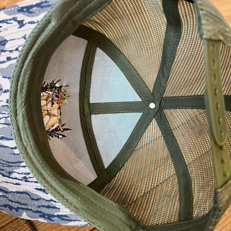 Yellow Lab Retrieving 7-Panel Bottomland Hat