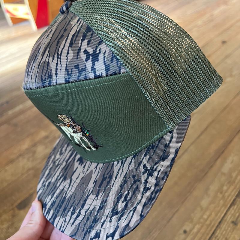 Yellow Lab Retrieving 7-Panel Bottomland Hat