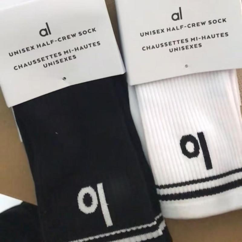 Mid-Calf Sports Socks Four Seasons Cotton For Both Men And Women